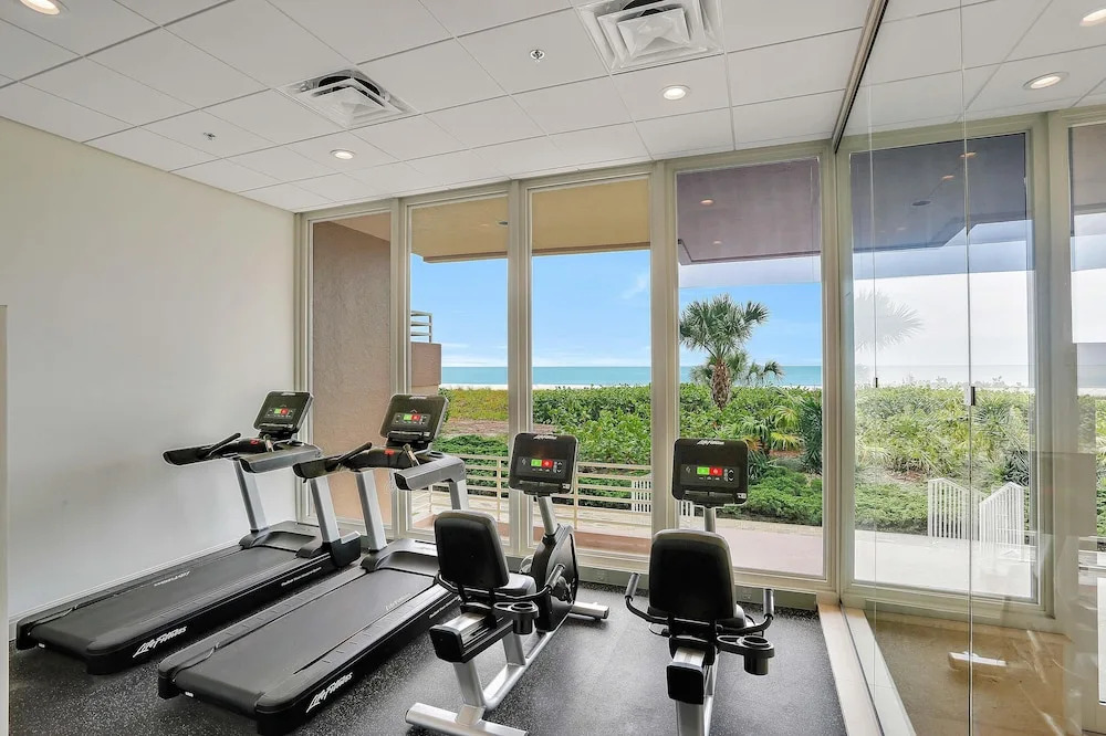 Beachfront Condo With Huge Views/pools/tennis/grills