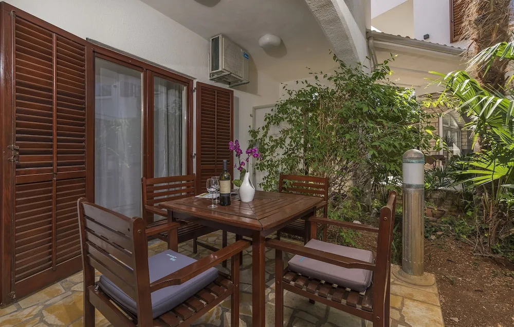 Villa Ladavac B&B