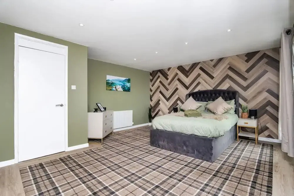 2 Bedroom House-free Parking