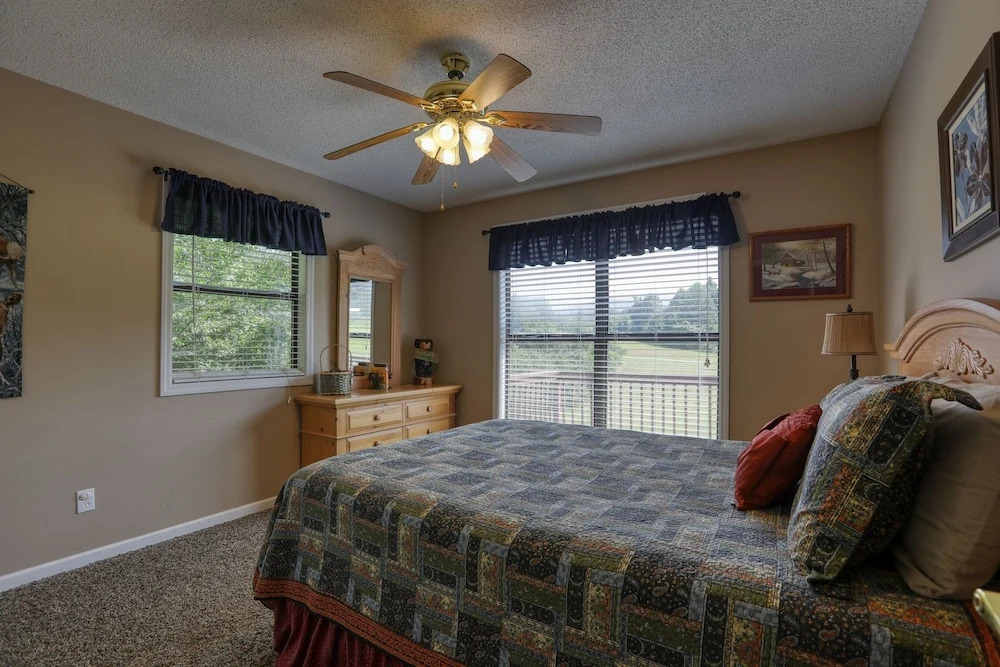 Moosetrax - 3 Bedrooms, 2 Baths, Sleeps 6 Cabin by RedAwning