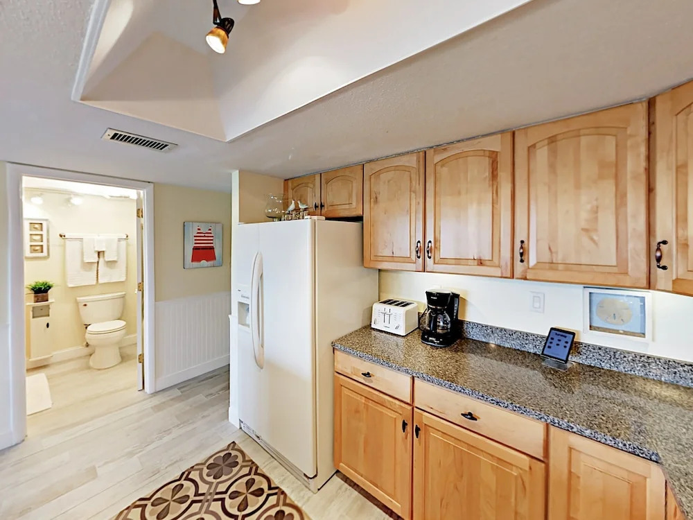 19610 Gulf Blvd Condo Unit 203 2 Bedrooms 2 Bathrooms Condo