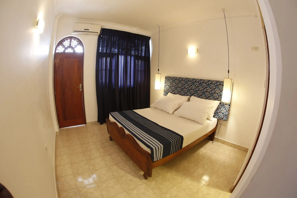 C Negombo