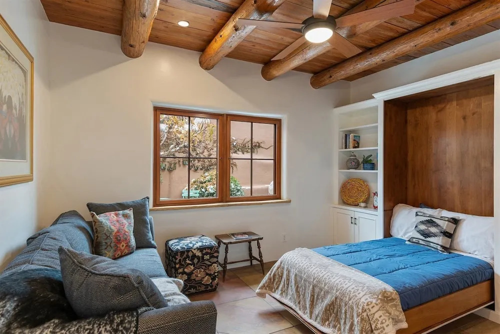 La Joya - Spacious and Historic Downtown Jewel