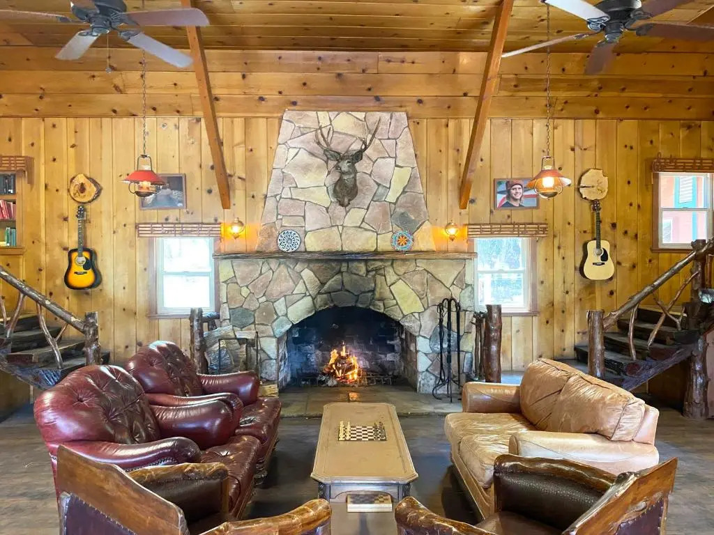 ITH Big Bear Lake Hostel & Lodge