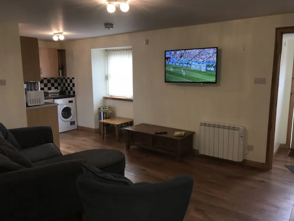 2 Varis Apartments