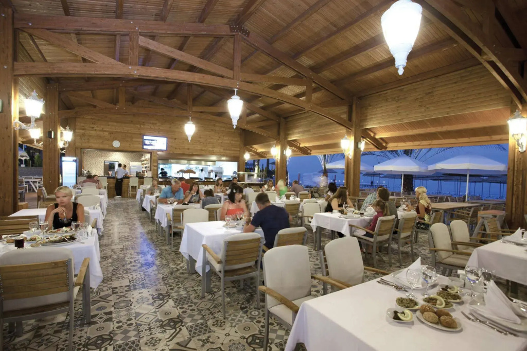 Quattro Beach Spa & Resort Hotel