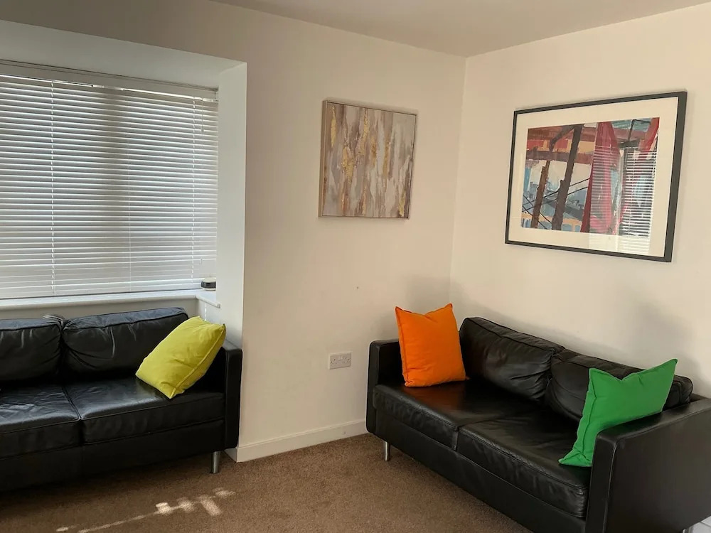 House Sleeps 8 With Wifi