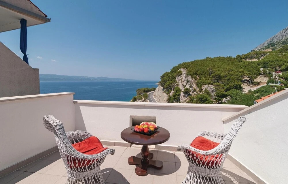 Awesome Home in Lokva Rogoznica with Hot Tub, WiFi, 7 Bedrooms