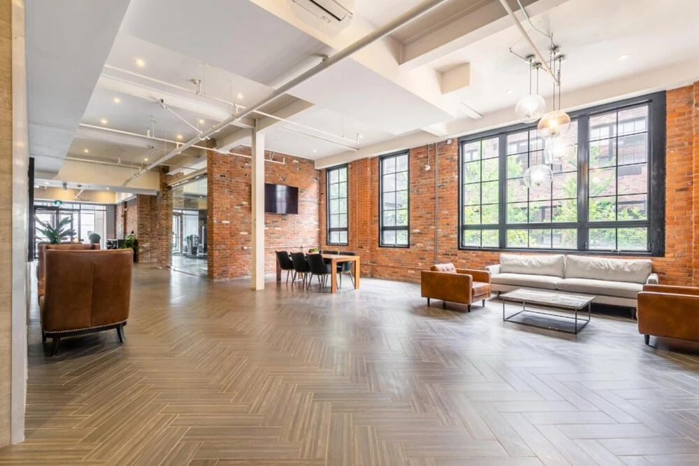 Spacious 2Br Dundurn Loft Rooftop Terrace Parking Gym