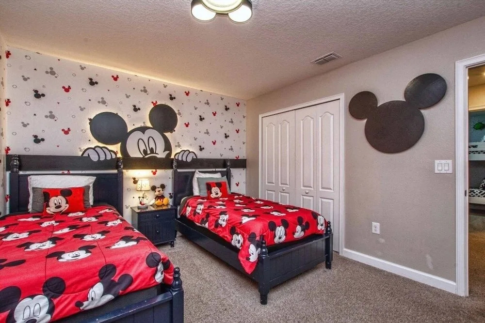 Close To Clubhouse, Pool & Jucuzzi-7031sr 6 Bedroom Home by RedAwning