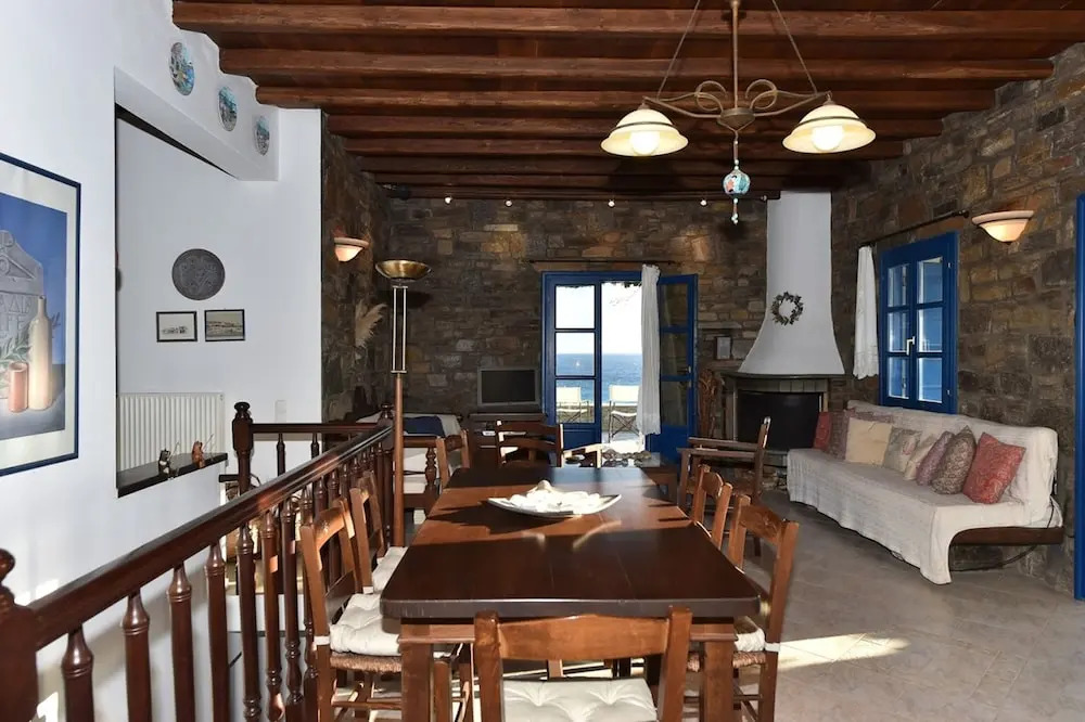 Sophia Villa Paros - Beachfront Villa at Lolantonis