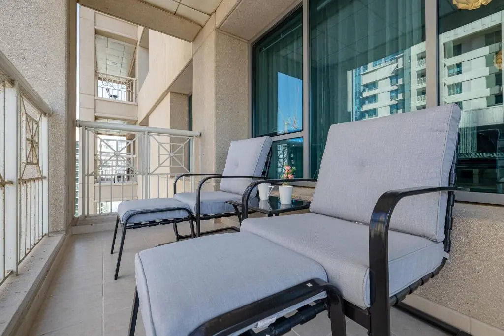 Charming 1BR w Burj Khalifa view