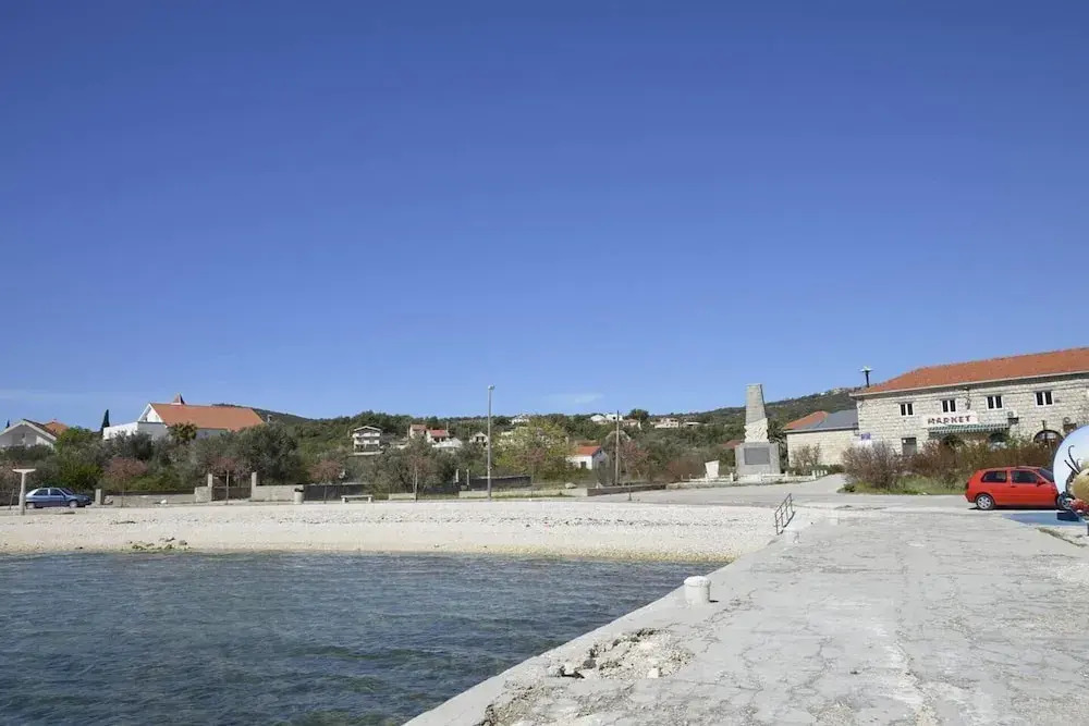 Lovely 2-bed Apartment in Vinisce, Close to Beach