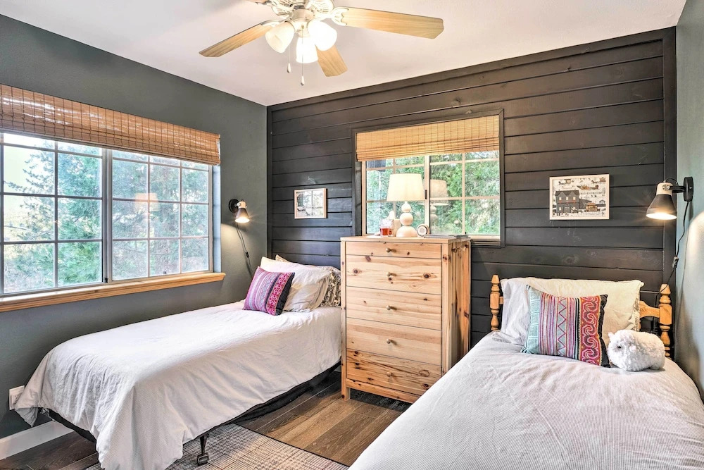 Luxe Lake Arrowhead Getaway w/ Treetop Views!