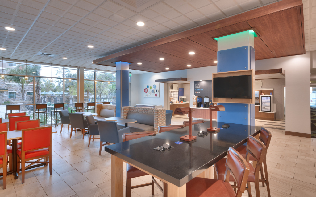 Holiday Inn Express & Suites - Gainesville I-75 by IHG