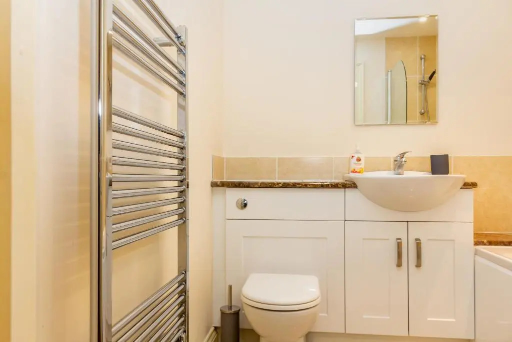 Apartment 4 Hillbrook House, Malvern - Guest Homes