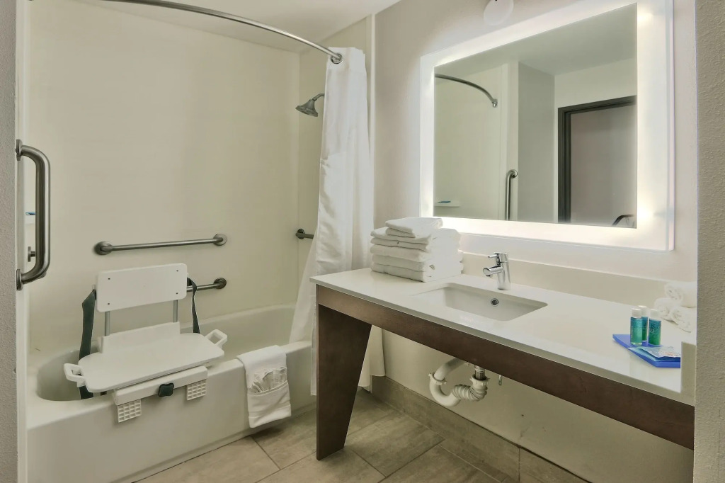 Holiday Inn Express & Suites Portales by IHG