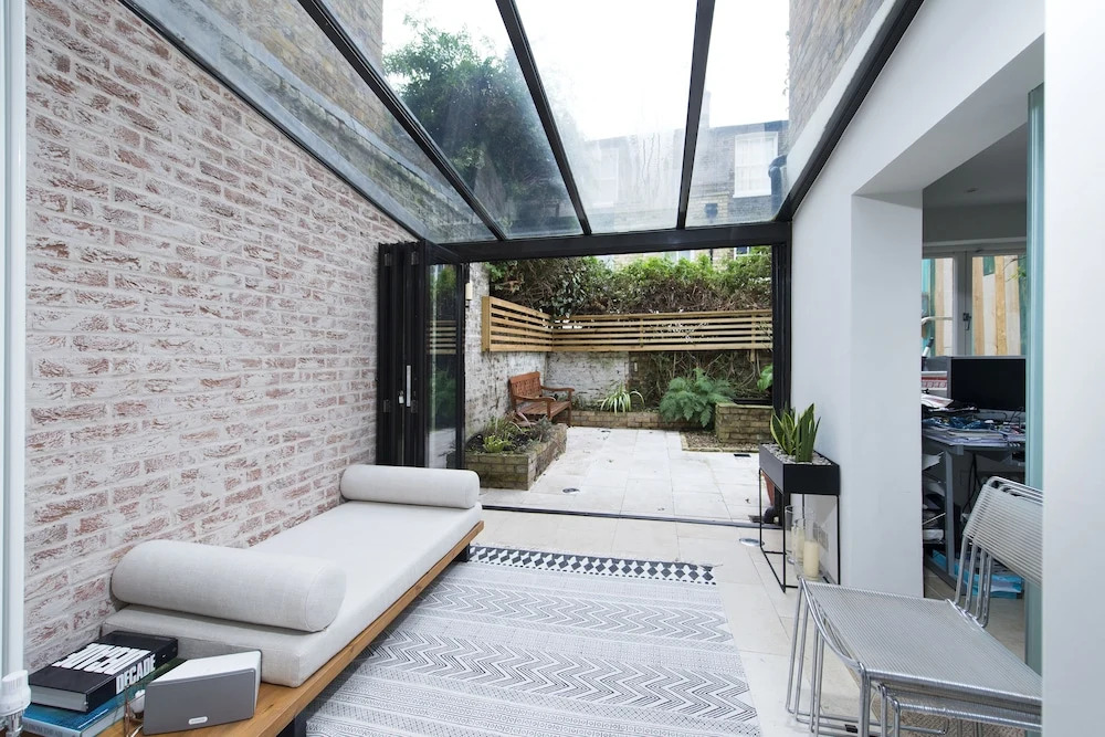 Stylish and Spacious 2BR House in Hammersmith