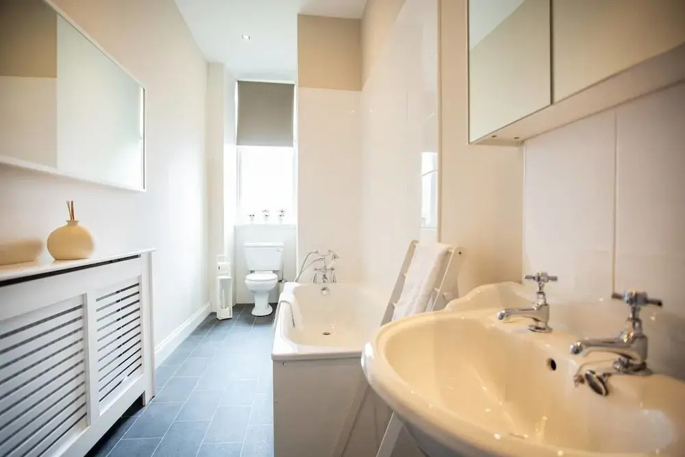 3 Bed Luxury West end Apt - Sleeps 6!