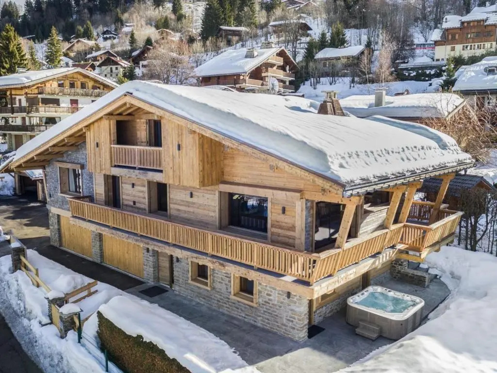 Chalet de luxe avec jacuzzi, salle cinéma et piscine au centre de Megève - FR-1-569-10