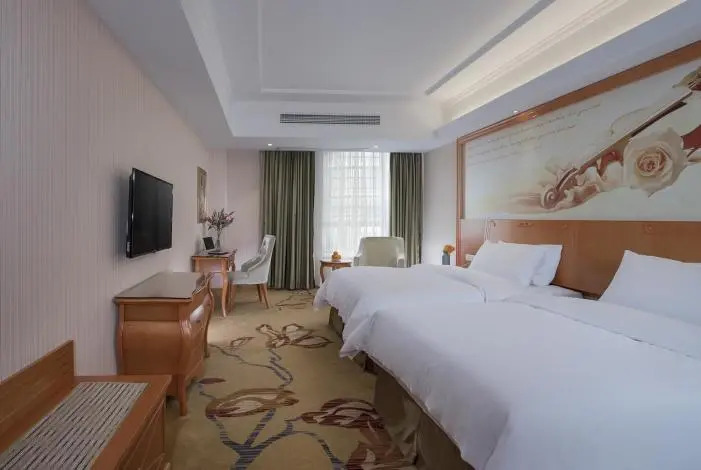 Vienna Hotel Zhangzhou Jiaomei Wanyi Square