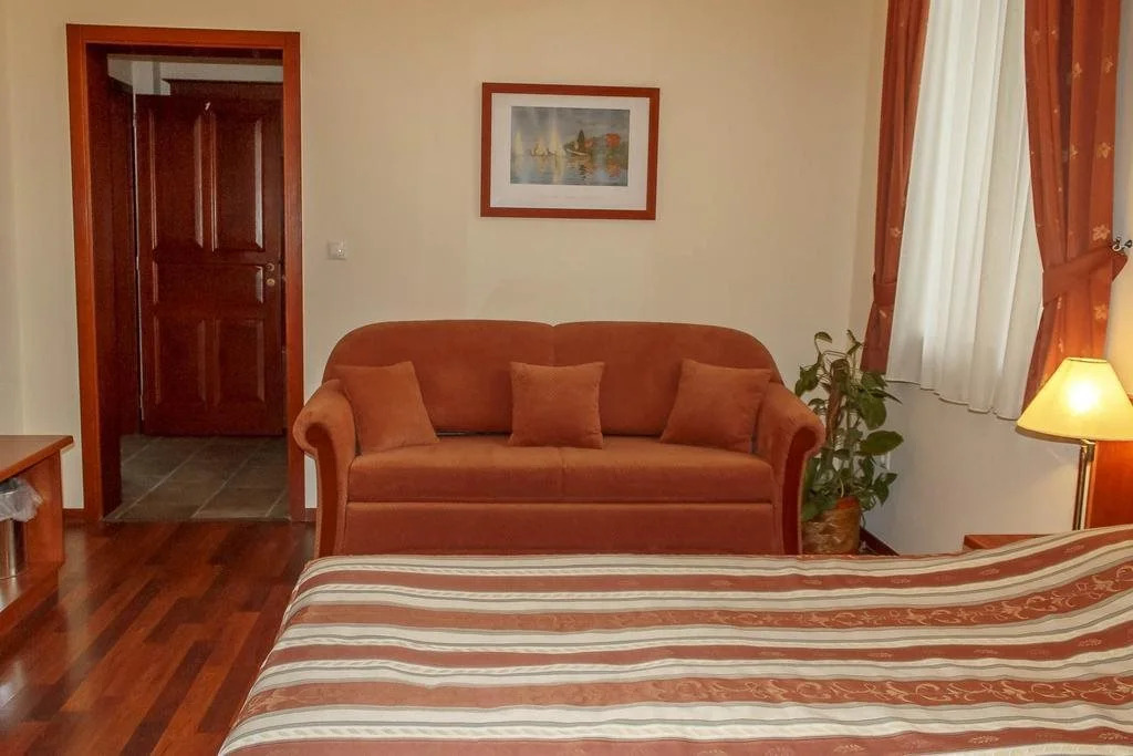 Pannon Hotel Bejelentkezés 20 óráig, Check-in until 20 oclock, Einchecken bis 20 Uhr