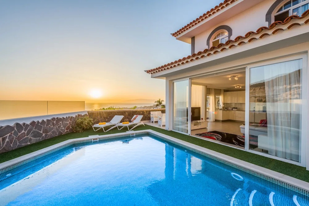 LUXURY WHITE VILLA with sea view, heated pool