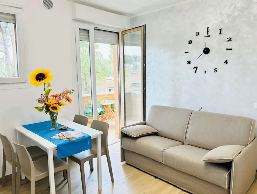 Comfy Apartment With Balcony