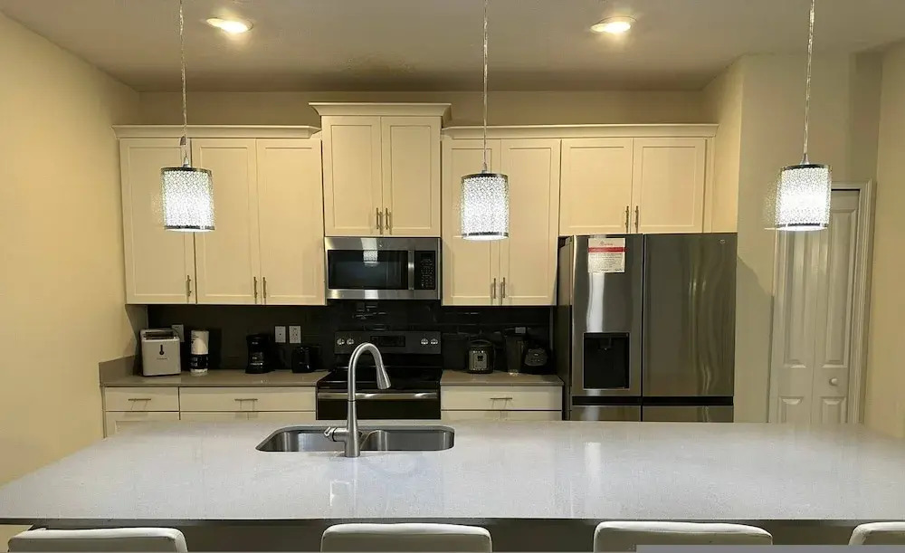 Gorgeous 4 BR With Pool and Lake View
