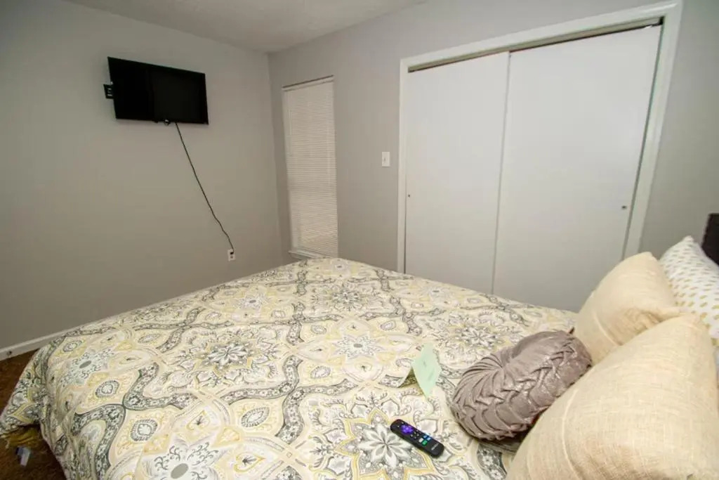 House - Sleeps 9 - Parking - Patio