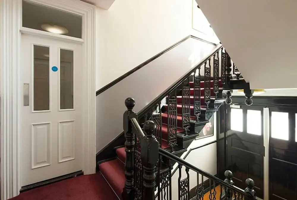 Modern 3 Bed Apartment Next to the Park - 210a