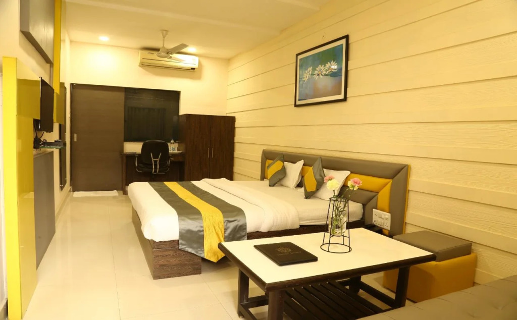 Super Townhouse Dewas City Formerly Utsav