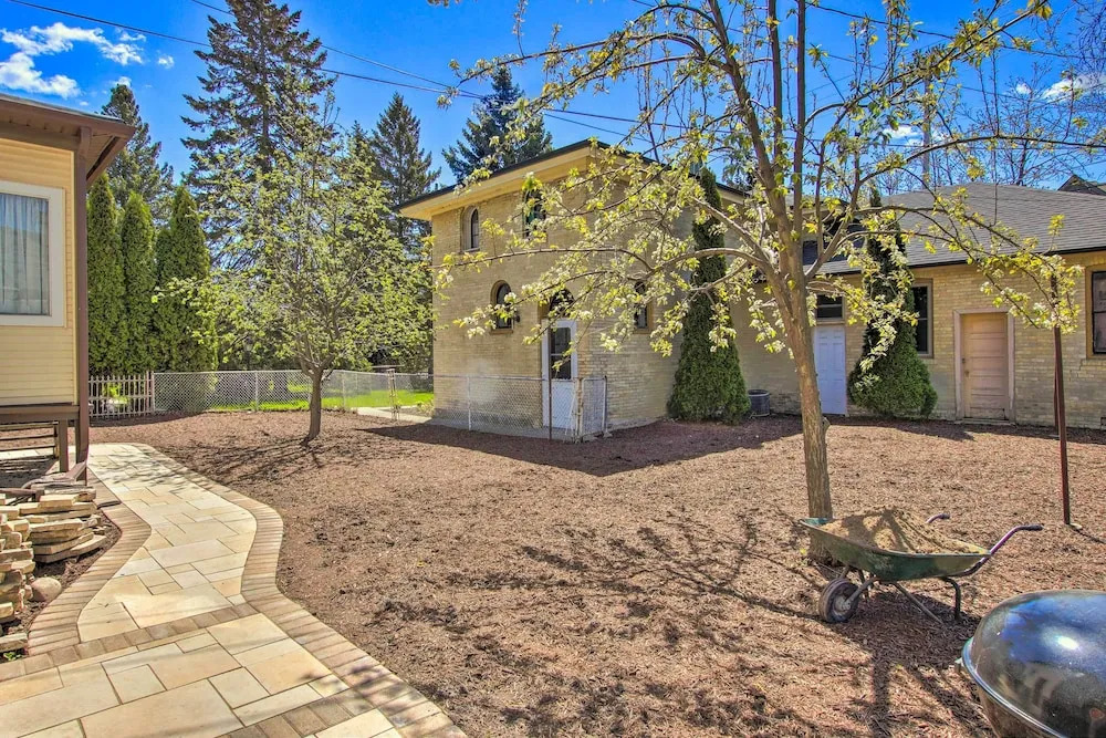 Apt w/ Shared Gas Grill, 2 Blocks to Dtwn!