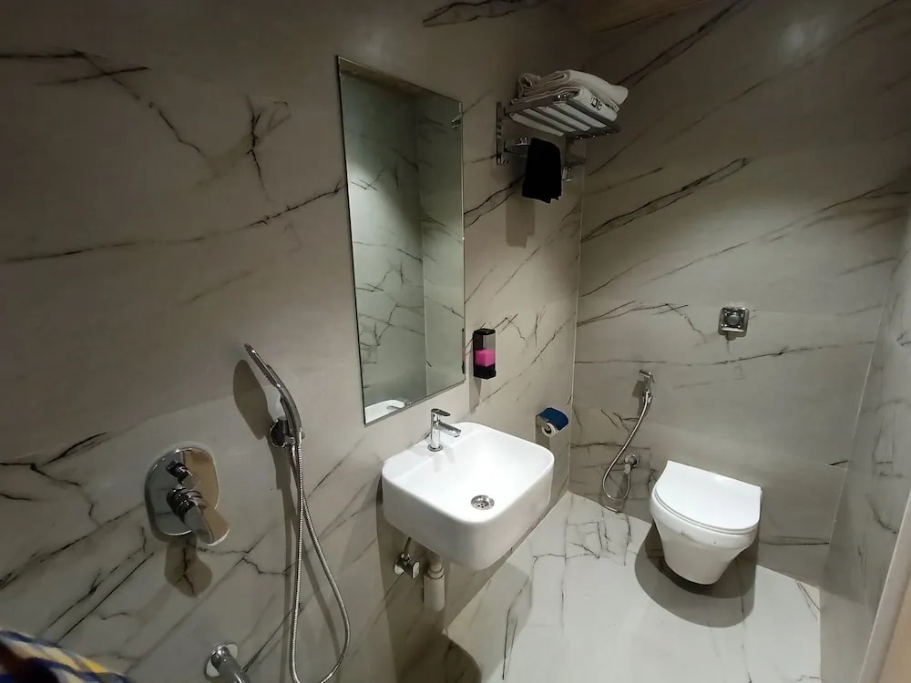 Hotel Golden Suites - Near Nesco