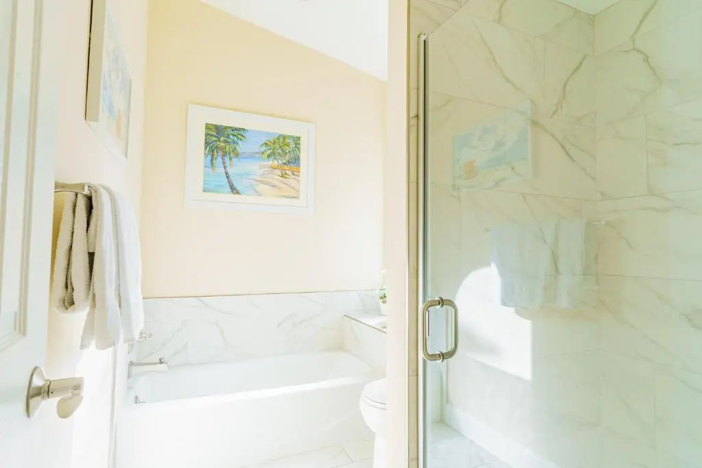 Siesta Get Away - A Beautiful NEW Tropical Escape 1 Block From The Water