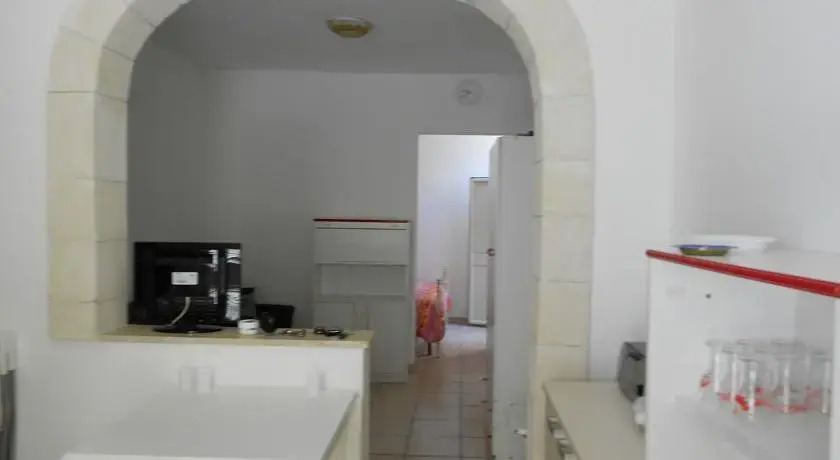 Quattro Colonne di fronte al mare