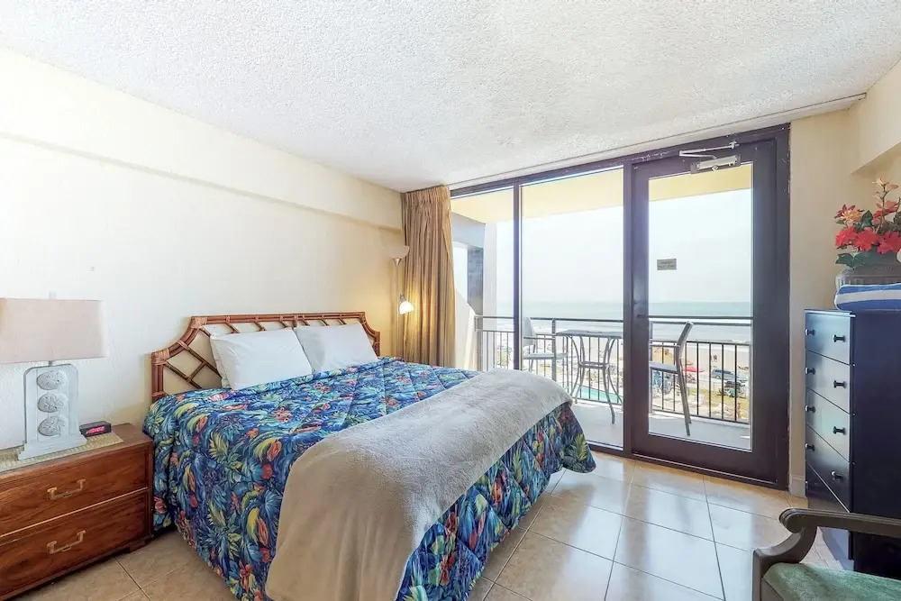 Hawaiian Inn 422