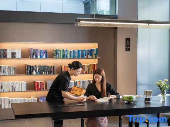 Chengdu Qingbaijiang Wanda Culture and Sports Center Atour X Hotel