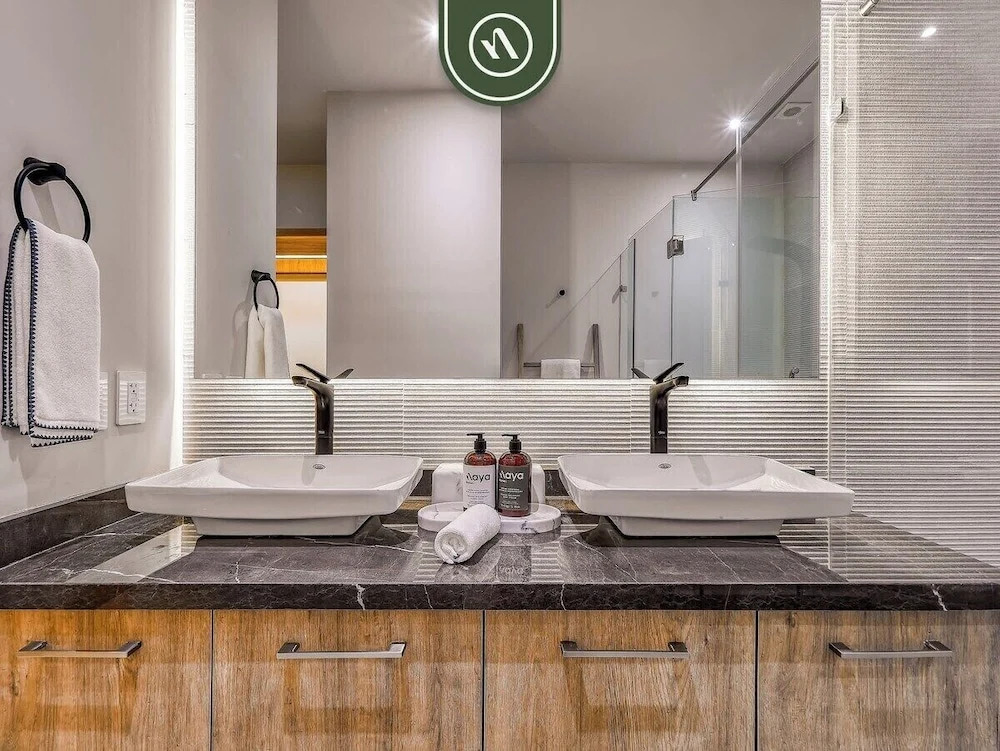 Luxury Oceanfront 3 BR Condo With Balcony
