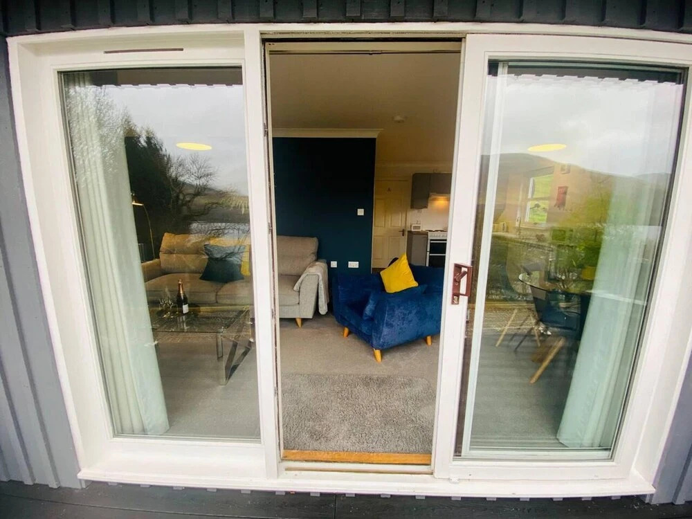 Cosy 2-bed Cottage With Stunning Hill & Loch Views