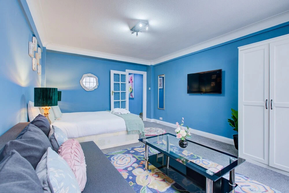 Family Studio for 4-3-2-1 Persons Central London