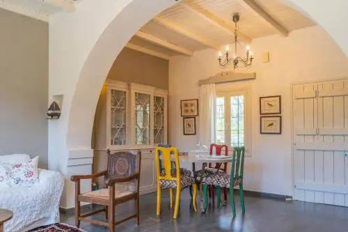 Bougainvillea House in Crete