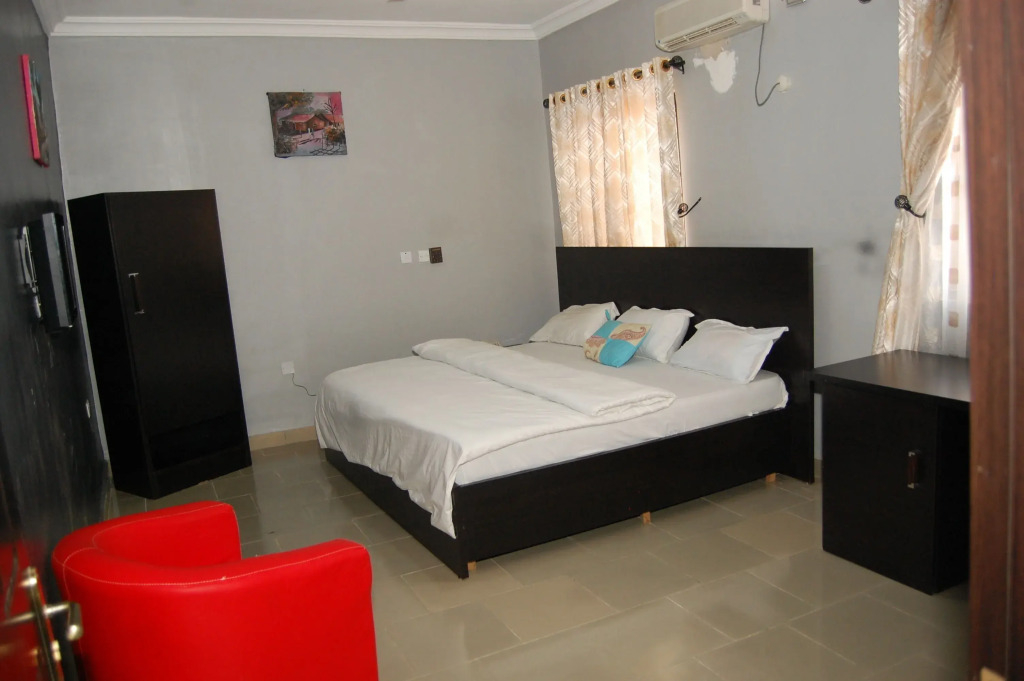 Allan Keri Hotels