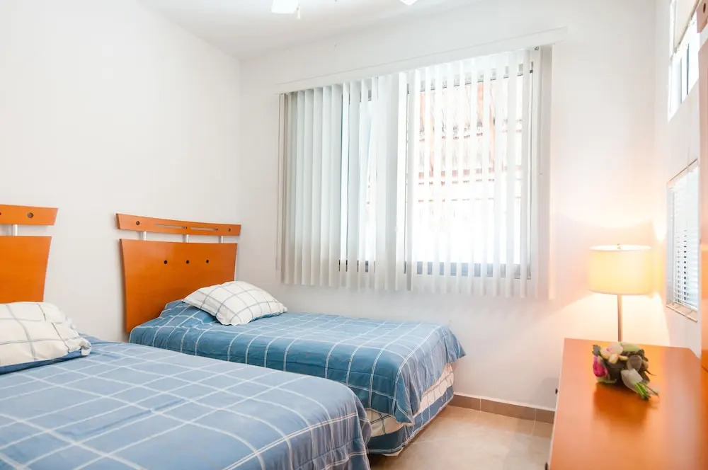 4BR Home Beach Neraby - bikes&wifi by TA