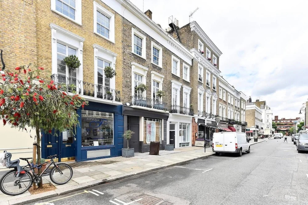 Elegant 3 bed apt With Rooftop Terrace in Pimlico