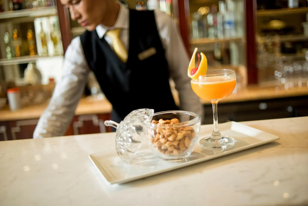 Apricot Hotel