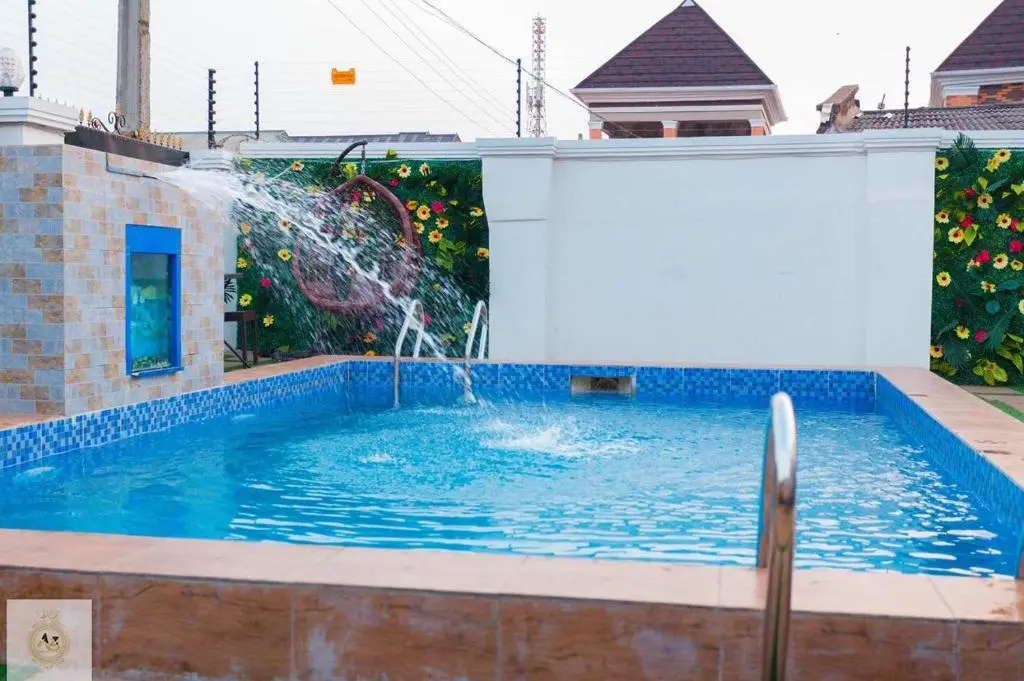 AZ KINGS 3 Bedroom Furnished Apartment suitable for Company Staff with Ensuite Bathrooms, Airconditioning and Swimming Pool