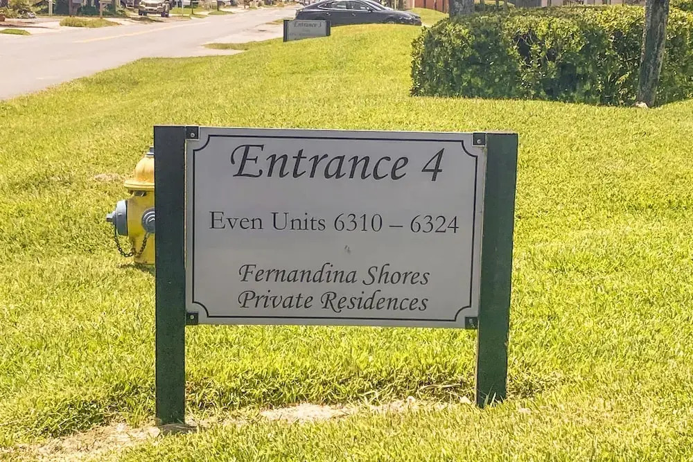 Two-story Condo With Pool, Tennis & Patio - 2 Short Blocks to the Beach