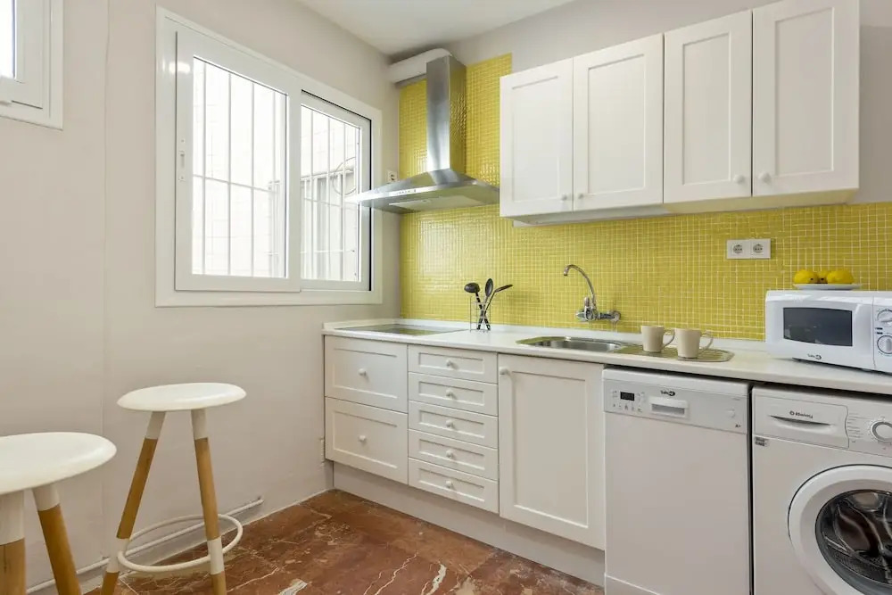 Great 2 BD Apartment With Terrace. San Pablo III