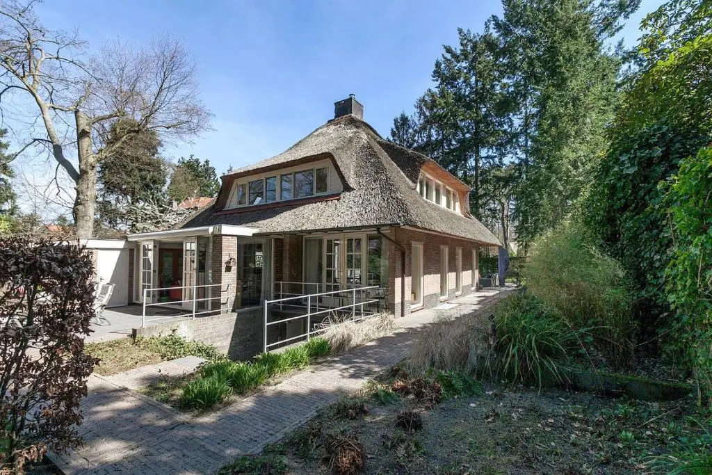 Exclusive villa AMS area